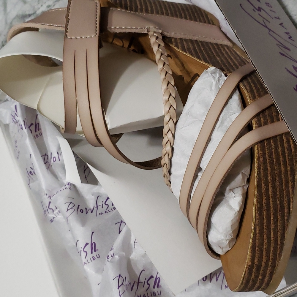 Heidi Lotus Dyecut sz 11 wedge sandals